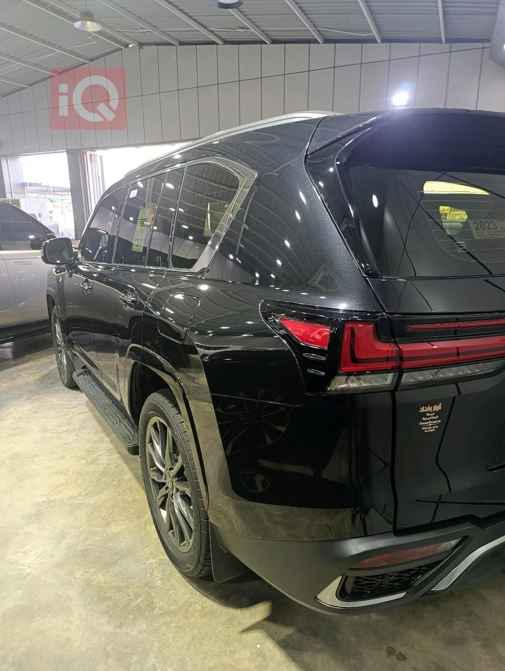 Lexus LX